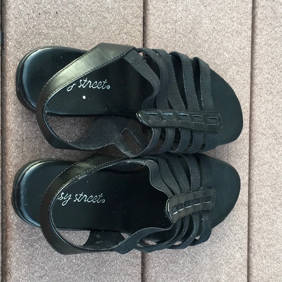 SOLD!Easy street black sandals - Picture 2 of 5